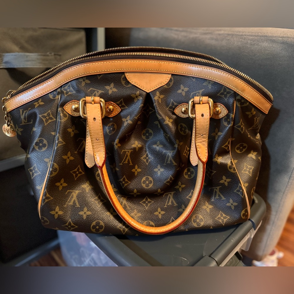 Authentic Louis Vuitton Tivoli bag in monogram print PM. really good condition.